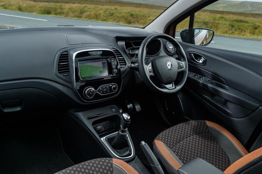 Интерьер Renault Captur 2017 года  (UK) (фото 35 из 40)